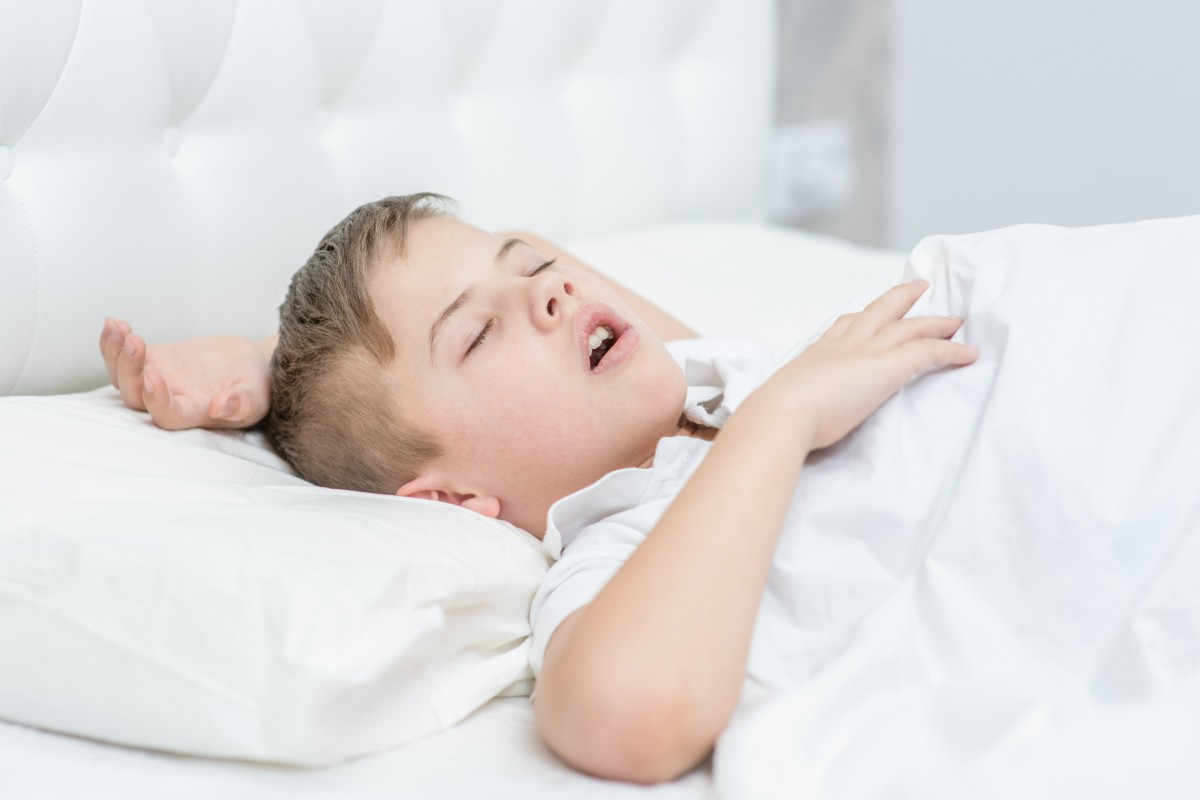 子どもが出っ歯になる原因である口呼吸で寝ている様子